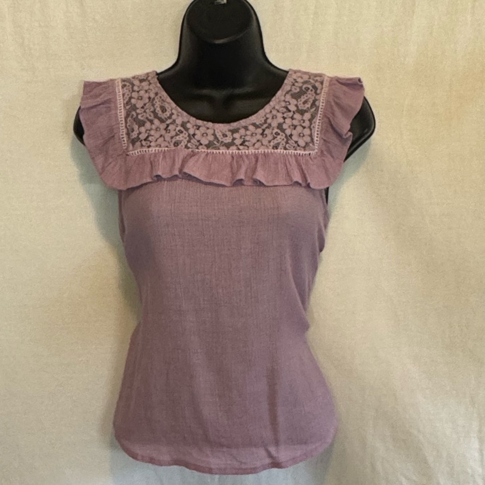 A-192 Iris Light Purple Lace &‎ Ruffle Detail Sleeveless Pullover Blouse Size S